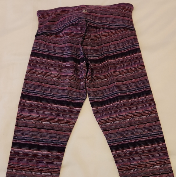 Lululemon Wunder Under Crop III - Picture 7 of 8